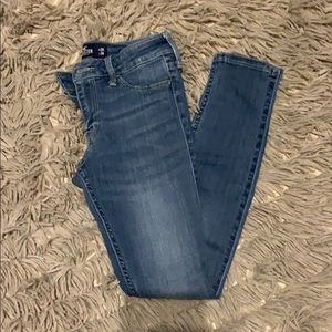 hollister jeans- size 1 SHORT- 25x26